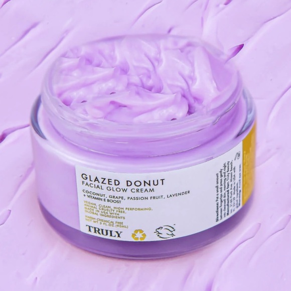 New Truly Glazed Donut Facial Glow Cream 90ml - Picture 4 of 8